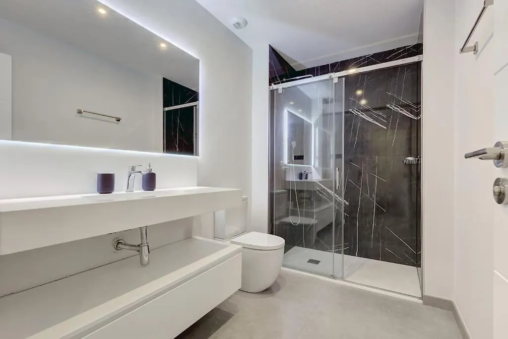 Elegant Two Bedroom Apartment At Estepona Hills!