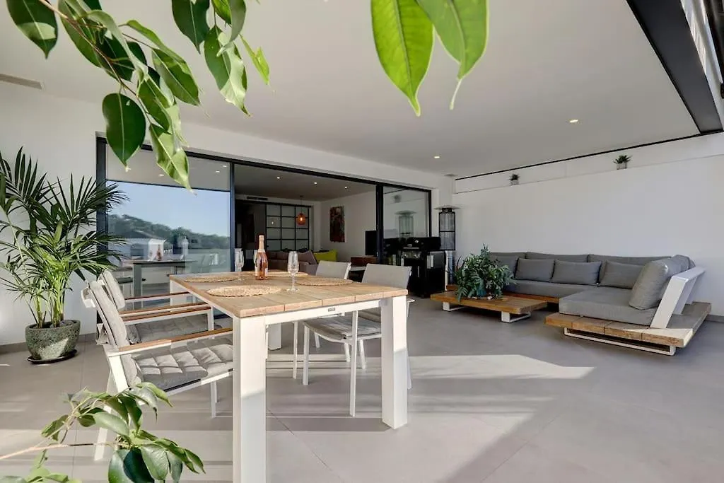 Elegant Two Bedroom Apartment At Estepona Hills!
