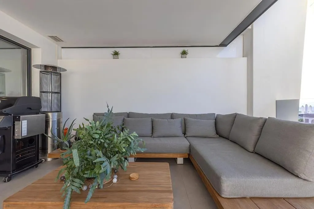 Elegant Two Bedroom Apartment At Estepona Hills!