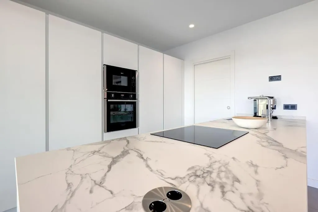 Elegant Two Bedroom Apartment At Estepona Hills! 0*,